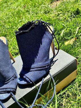 Shoedazzle Denim bootie heel size 9